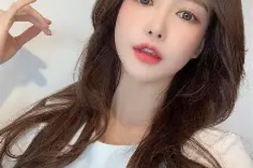 李佳琦直播间方面回应：李佳琦未婚、不退休“退出直播事业”为误读